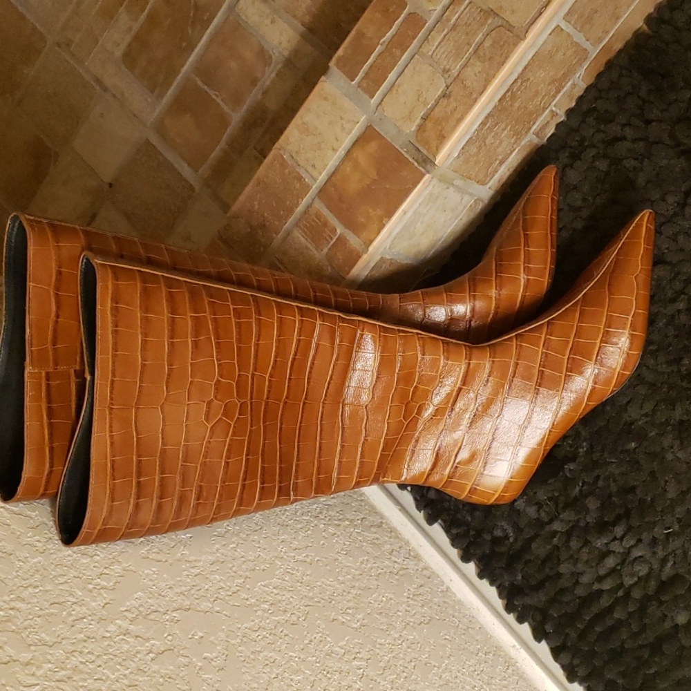 Chestnut brown Mercedes Castillo, 7/12